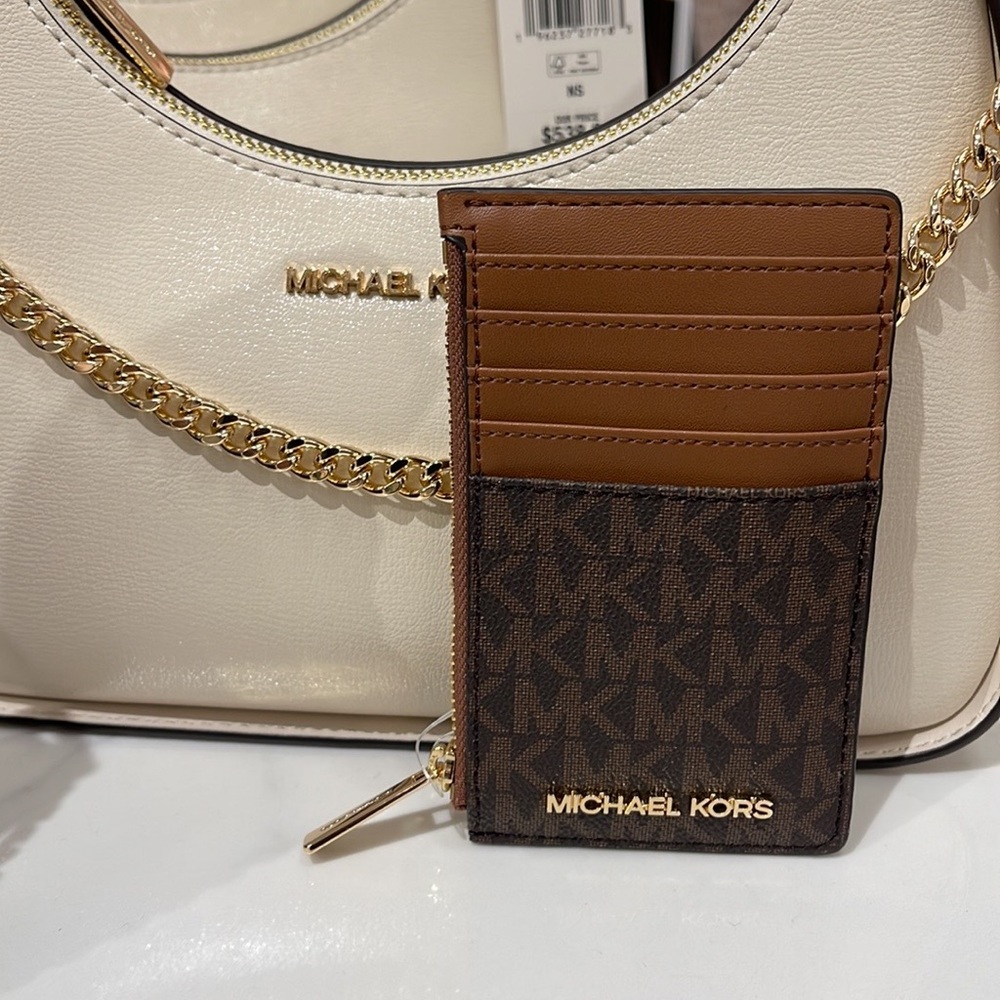 Michael Kors Jet Set Travel Medium Top Zip Card Case Wallet
PVC Leathr
Brown
NWT - Picture 7 of 16
